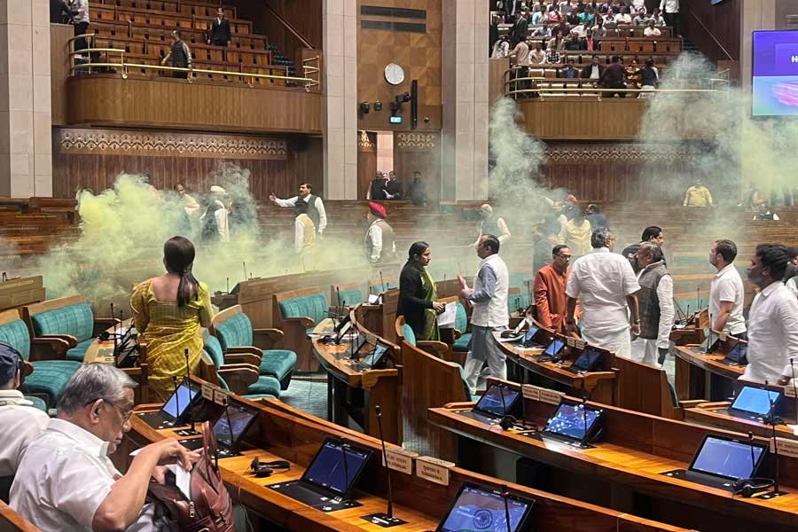 ‘Kaale kanoon wapas lo’, ‘Tanashahi nahi chalegi’ slogans erupt inside Lok Sabha as attackers create ruckus