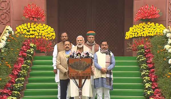 MPs who create ruckus in Parliament need to introspect: PM Modi