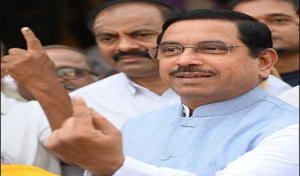 Early voters Joshi, Priyank, Yatnal set tone for Karnataka’s LS polls