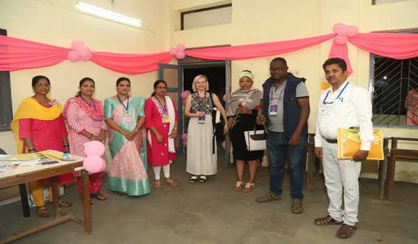 Foreign delegates participate in experienced election voting process