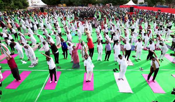 Thousands participate in 10th Intl Yoga Day celebrations in Telangana