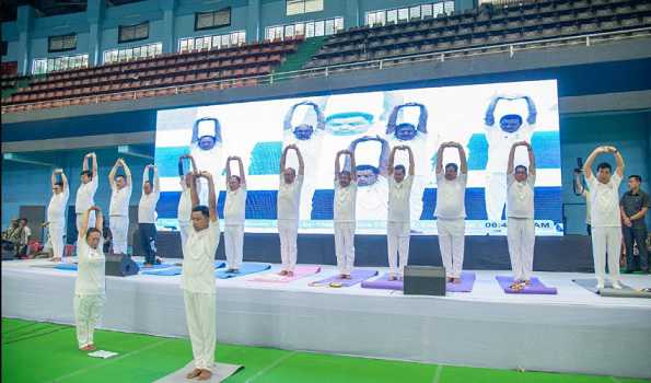 Manipur Governor, CM take part in yoga day observation