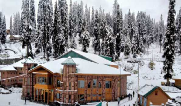 J&K: Higher reaches of Gulmarg, Sonamarg receive seasons first snowfall