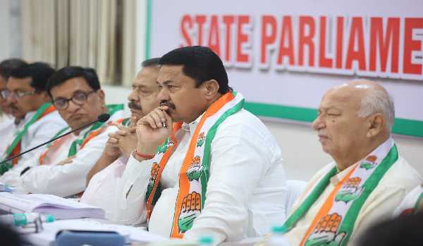 Maha: Leaders from various political parties join Cong