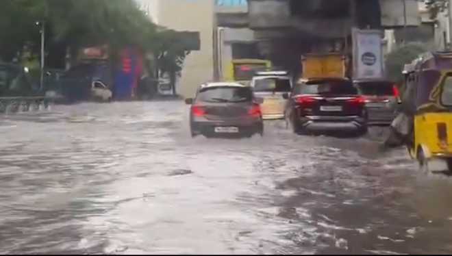 Cyclone Fengal : Heavy rain lashes Chennai, suburbs, delta dists, landfall this evening