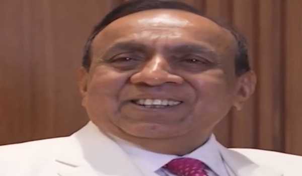 Dr Ravi Pillai receives Medal of Efficiency from King Hamad bin Isa Al Khalifa of Bahrain