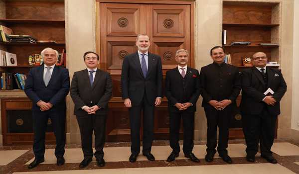 EAM calls on Spain’s King Felipe VI, President Sanchez during Madrid visit