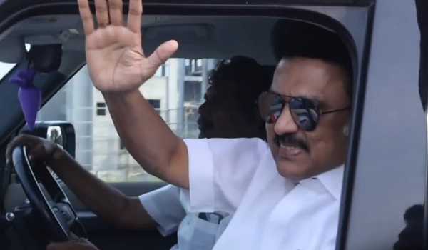 Stalin holds road show in Villupuram dist, interacts with people