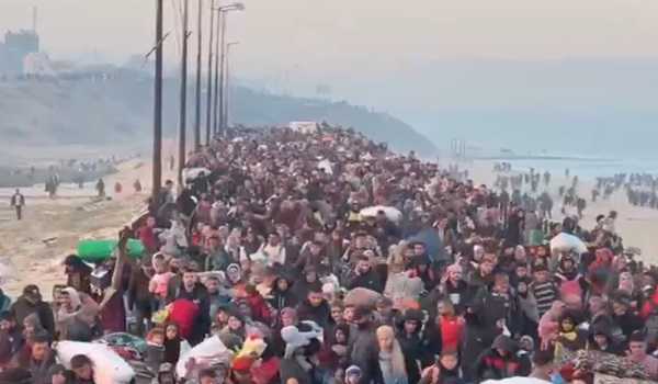 Thousands of displaced Palestinians return to Gaza