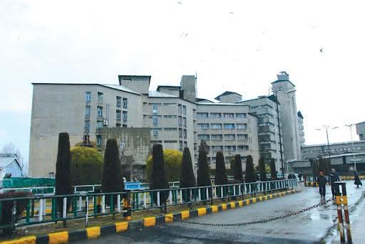 SKIMS authorities warn employees against unapproved leaves amid acute staff shortage