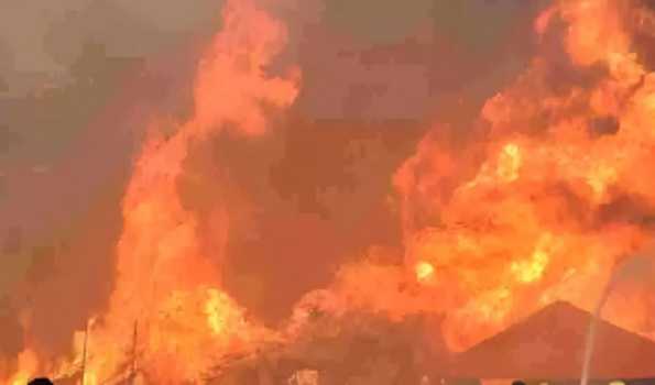 Four shopping complex gutted in overnight blaze in Bandipora