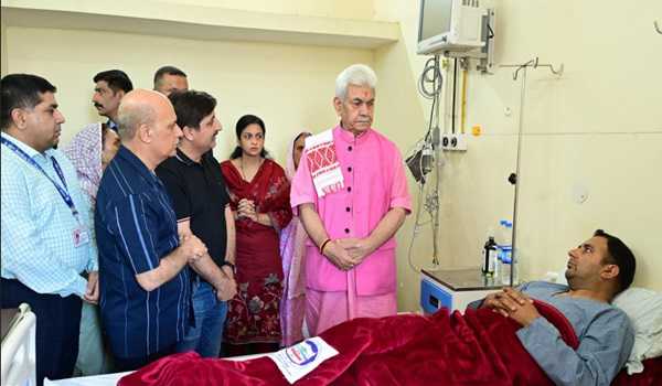 LG Sinha visits Jammu hospital, enquires about cops injured in Kathua