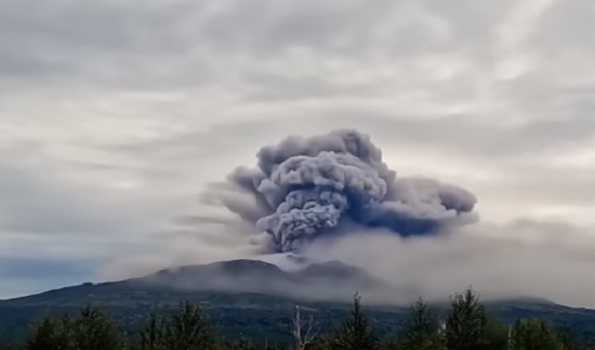 Volcano erupts on Russia’s Kamchatka Peninsula, ash plume reaches 4,000 meters