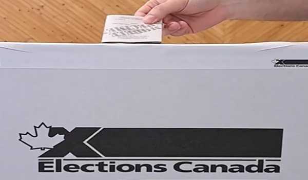 Canadians turn up for advance voting