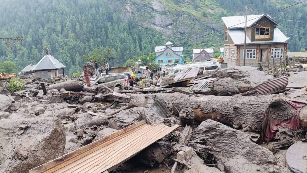 32 Dead, 120 Injured in Chositi Cloudburst; Pilgrimage Route Disrupted, Leaders Oversee Rescue Operations