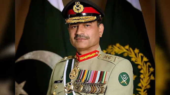Pakistan Army chief issues N-threat against India
