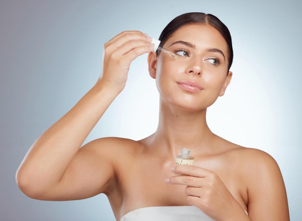 Is Niacinamide Good for Dry Skin? Learn How It Helps